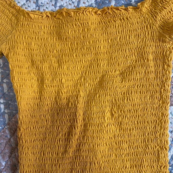 Yellow off the shoulder crop top - Picture 3 of 6